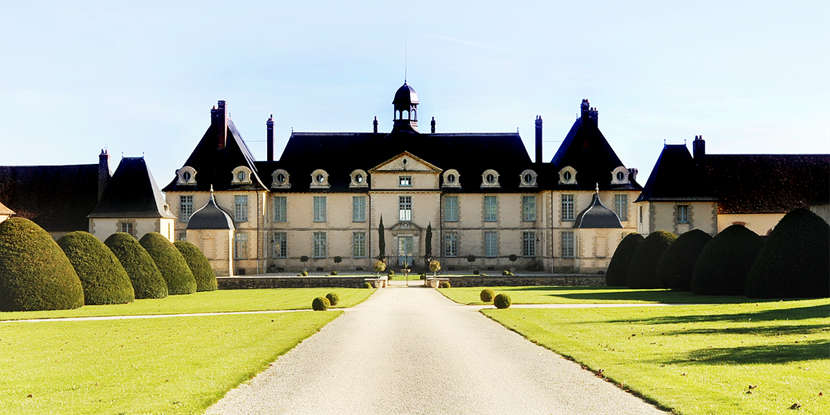 Zicht op kasteel vanuit de tuin